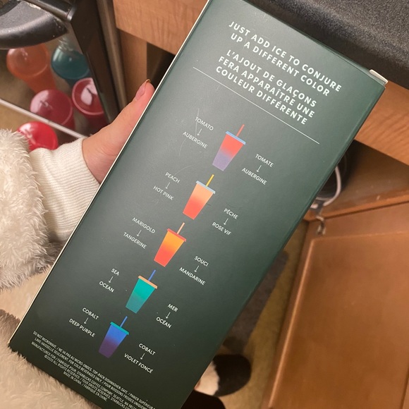 COPY - Starbucks Changing Color Cups! 💙 - Picture 2 of 2